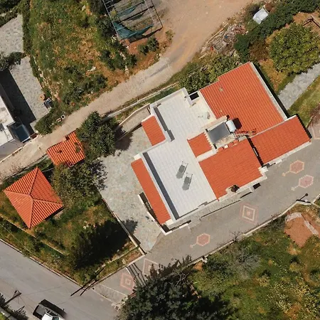 Villa Melenia For Family Holidays By The Agia Pelagia (Creta)