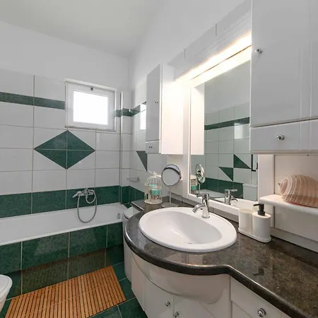 Villa Melenia For Family Holidays By The Agia Pelagia (Creta)