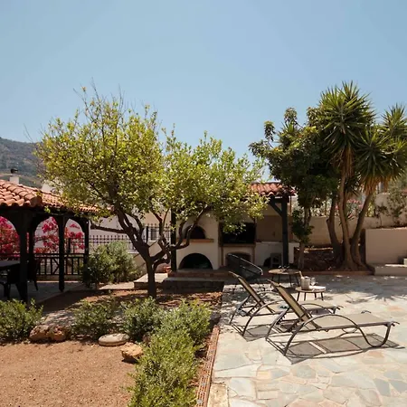 Melenia For Family Holidays By The Villa Agia Pelagia (Creta)