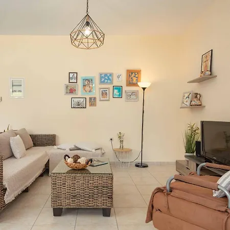 Villa Melenia For Family Holidays By The Agia Pelagia (Creta)