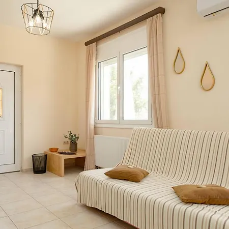 Villa Melenia For Family Holidays By The Agia Pelagia (Creta)